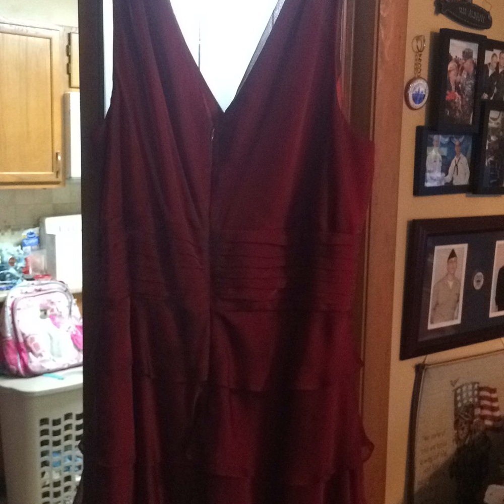 Full length  dress size 18 fits more like a 16 - Picture 3 of 3